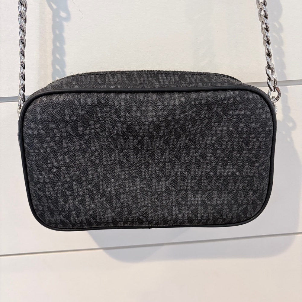 Michael Kors Charcoal Logo Classic Crossbody Bag with Chic Infinity Scarf - Picture 5 of 14